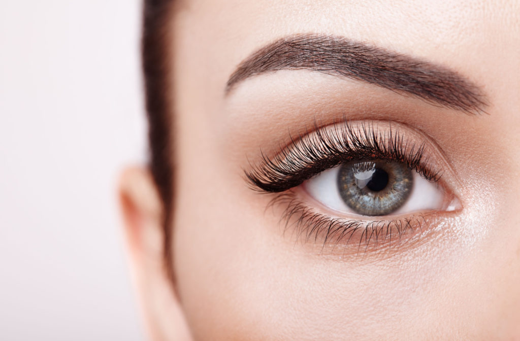 A close up of a healthy eye with eyelash extenstions.